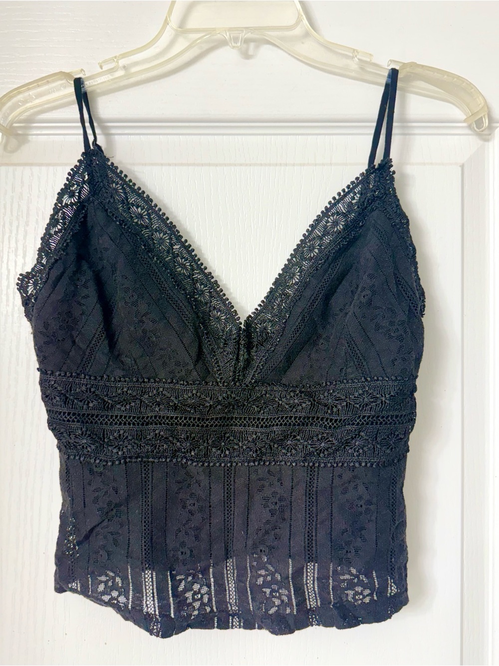 Vestique Black Lace Crochet V-Neck Cami